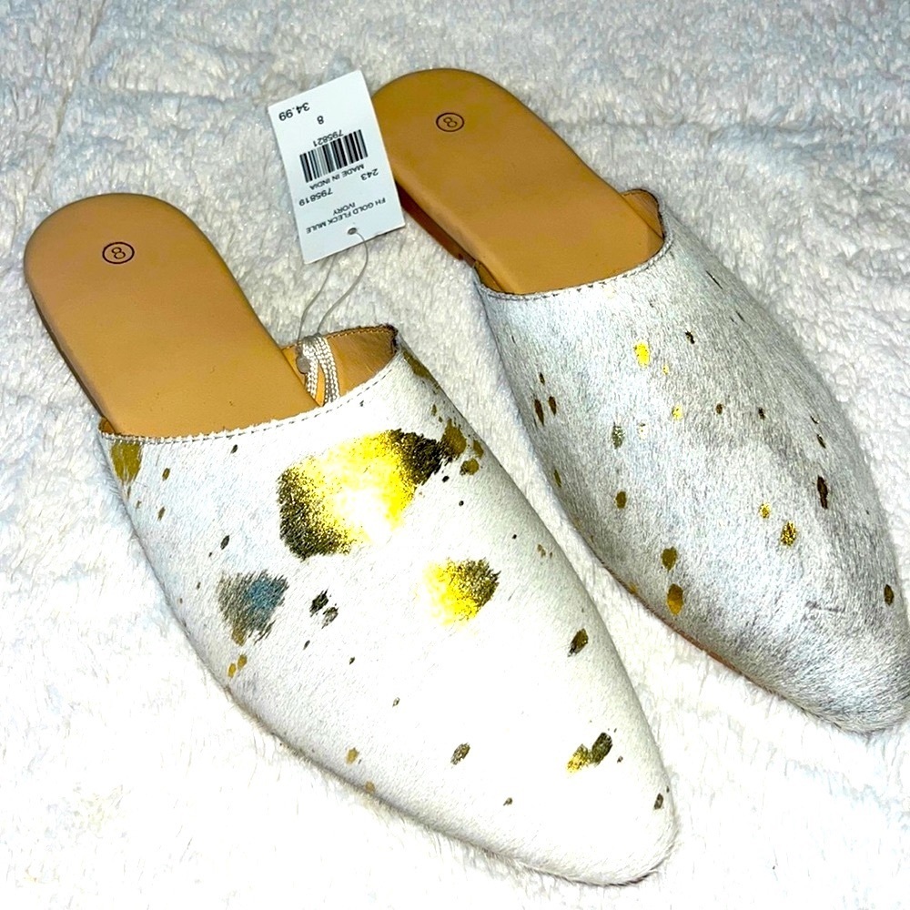 🆕 Ivory & Gold metallic fleck hide mules. Made in India